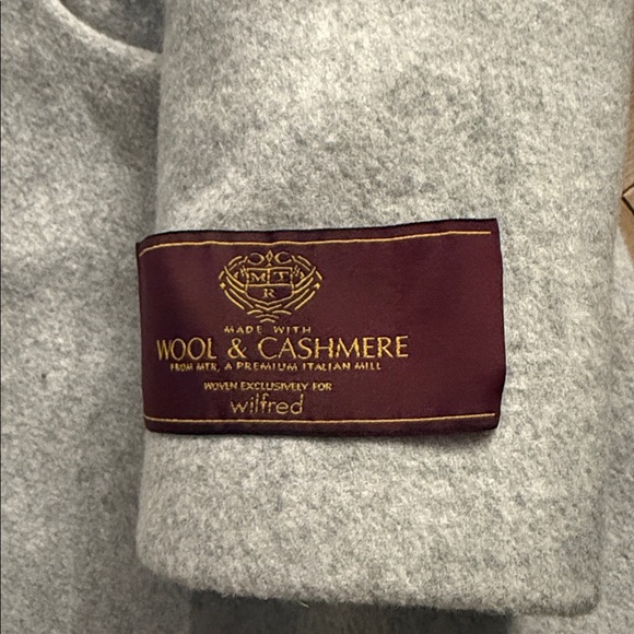 Wilfred
The Cocoon Coat - Picture 4 of 4